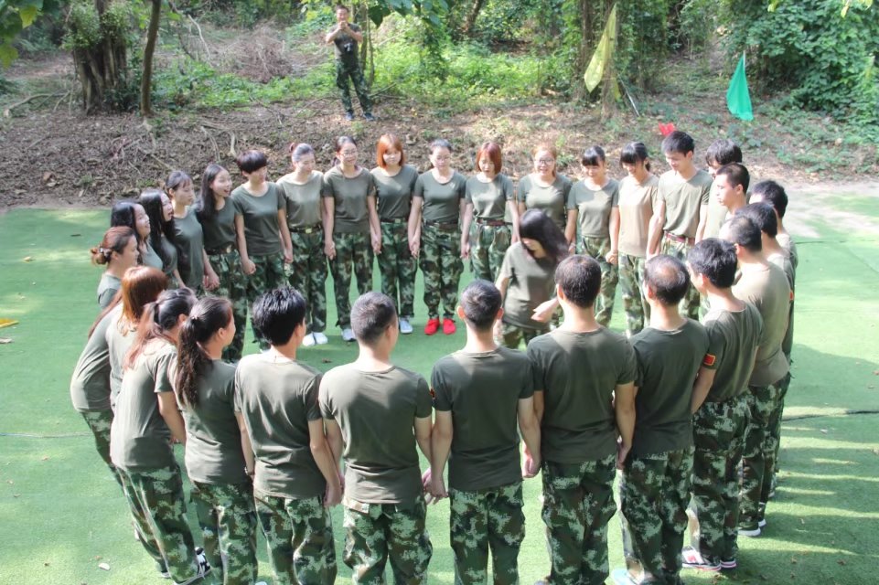 深圳農(nóng)家樂深圳公司團(tuán)隊?wèi)敉庖蝗沼?  title=