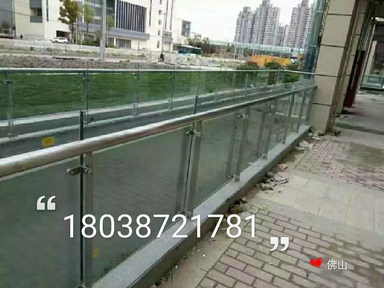 樓梯扶手\不銹鋼立柱\工程立柱/樓梯欄桿/直條掛玻璃型