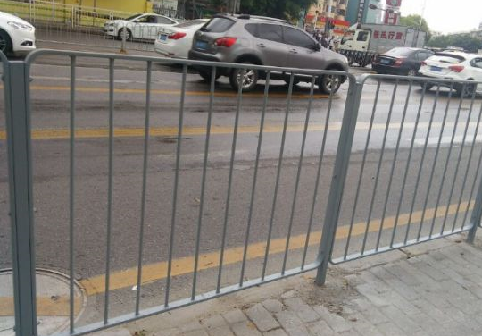 廠家直銷----深標公路護欄