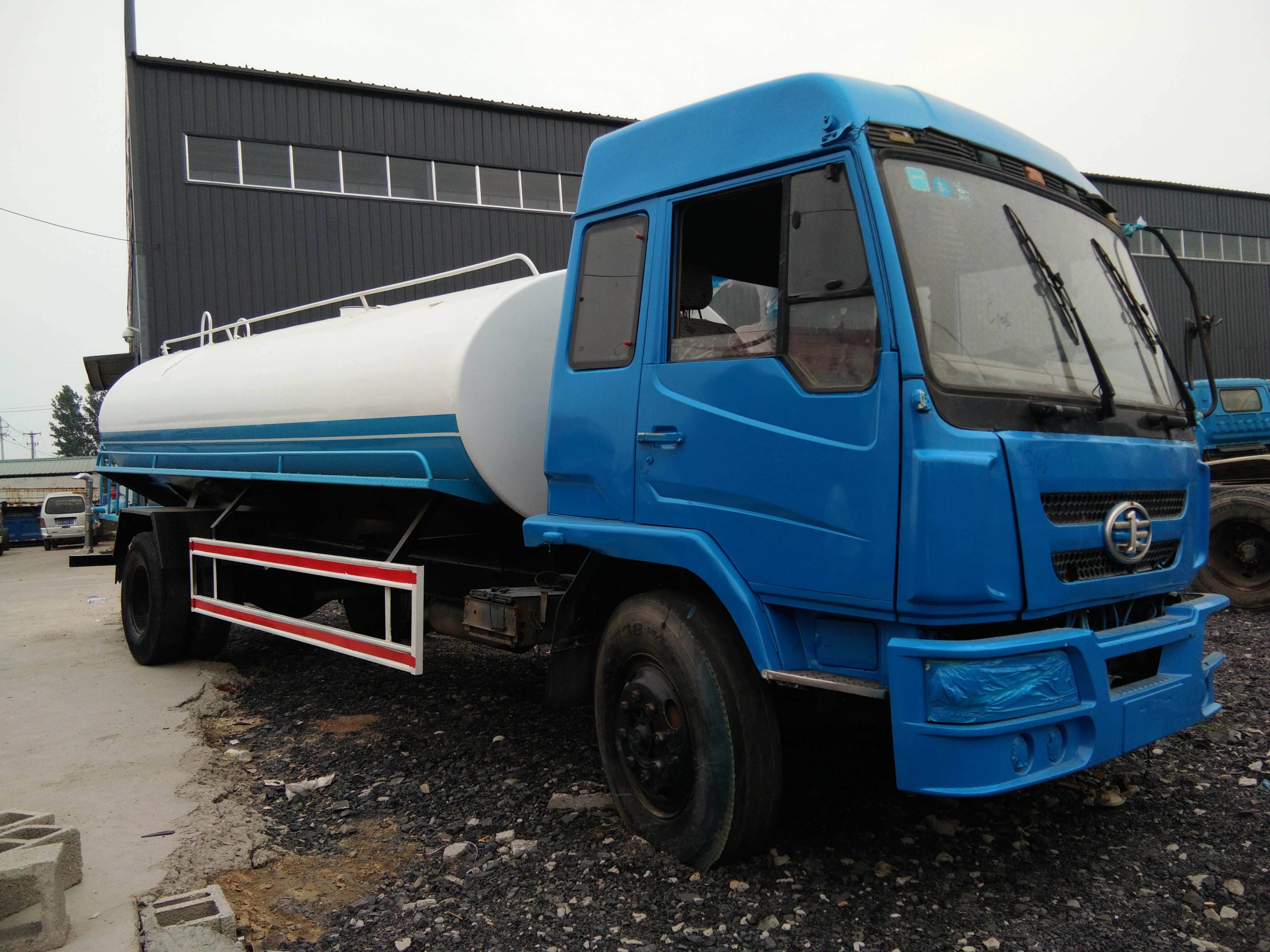 直銷濟(jì)寧環(huán)衛(wèi)3至20方園林灑水車質(zhì)保一年