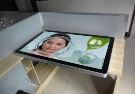 陜西供應(yīng)60寸掛式仿蘋(píng)果款液晶廣告顯示器