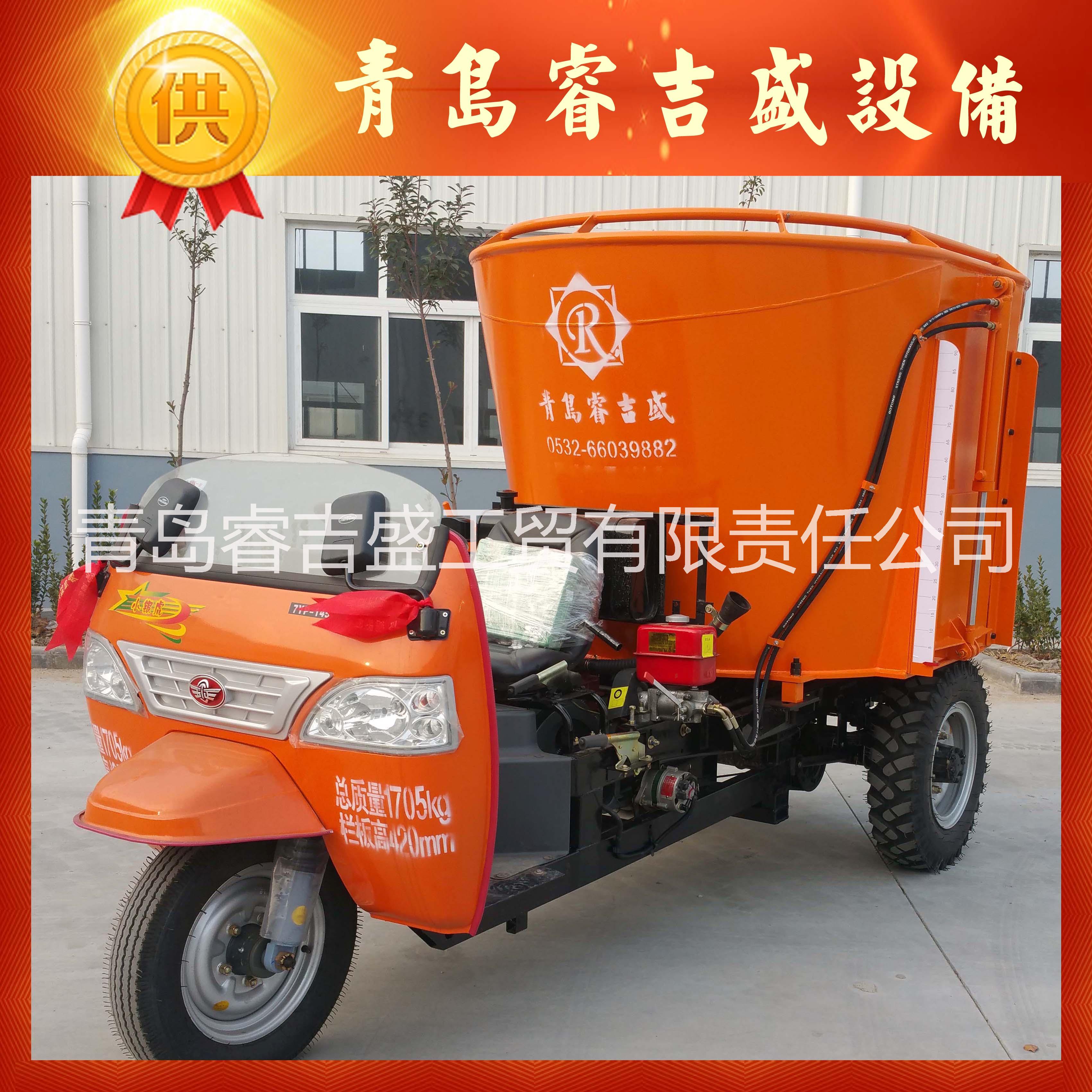 TMR飼料攪拌撒料車_  4方自走式TMR飼料攪拌撒料車