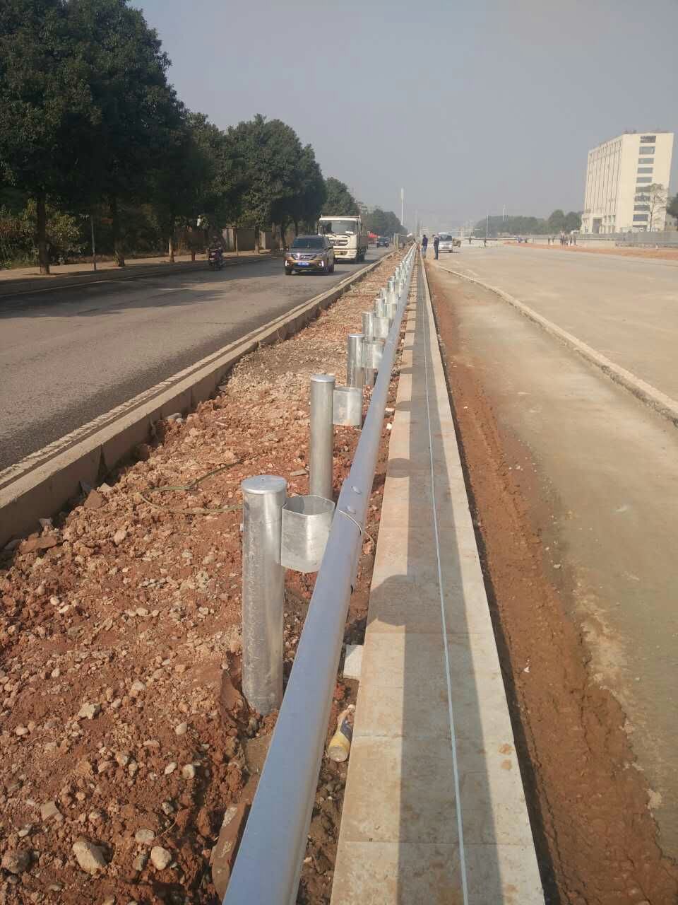 供應(yīng)長沙高速防撞波形護欄板廠家