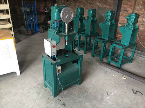 電動(dòng)液壓不銹鋼沖孔機(jī)價(jià)格 電動(dòng)液壓不銹鋼沖孔機(jī)價(jià)格，綠衣