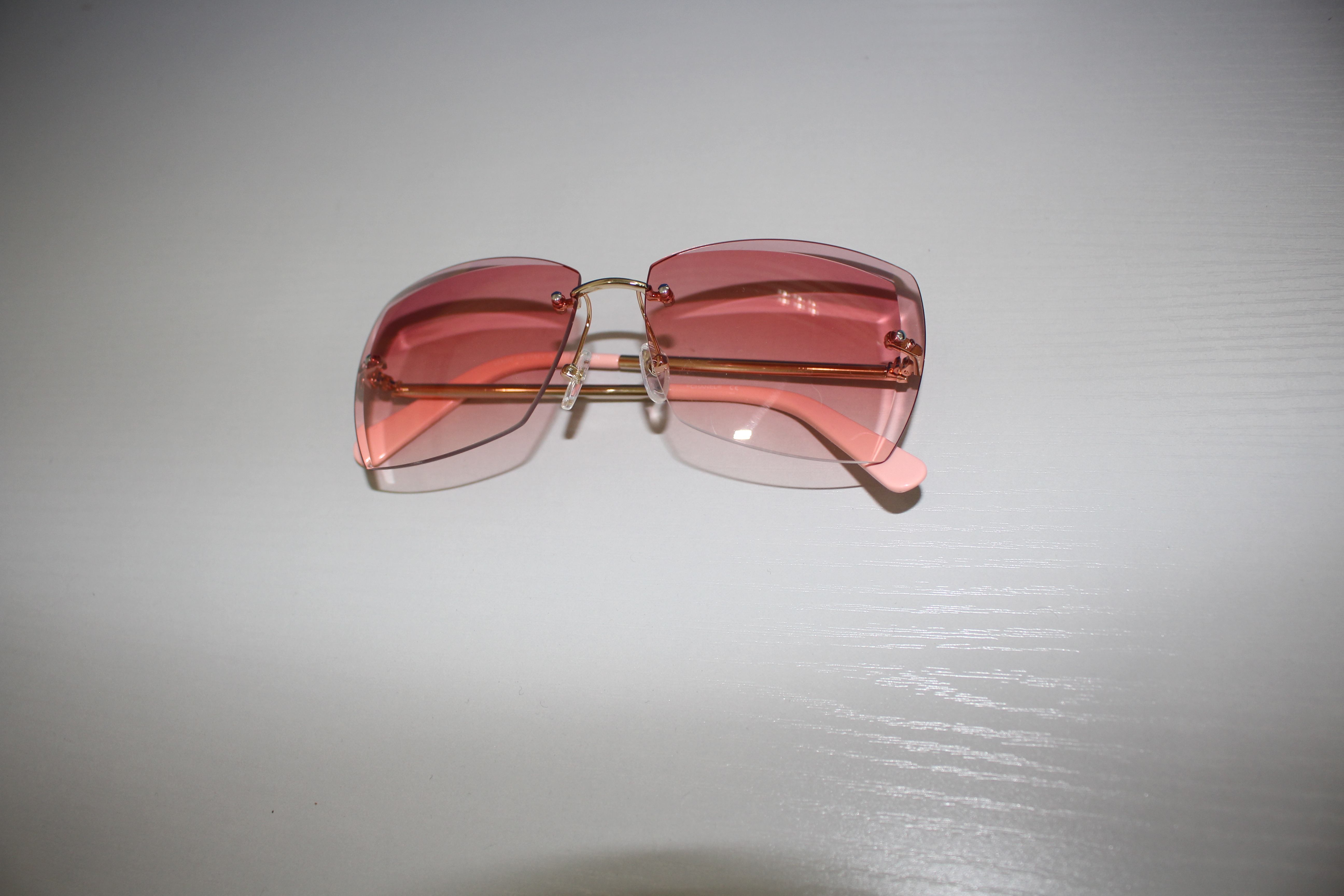 男女太陽(yáng)鏡