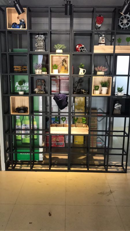 屏風隔斷 餐廳工業(yè)風鐵藝隔斷屏風辦公室玄關(guān) 餐廳工業(yè)風鐵藝隔斷屏風辦公置物架