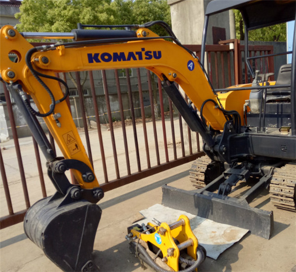 小松20挖掘機(jī) 干活車轉(zhuǎn)讓 工作性能優(yōu)良（質(zhì)保一年，包送貨）