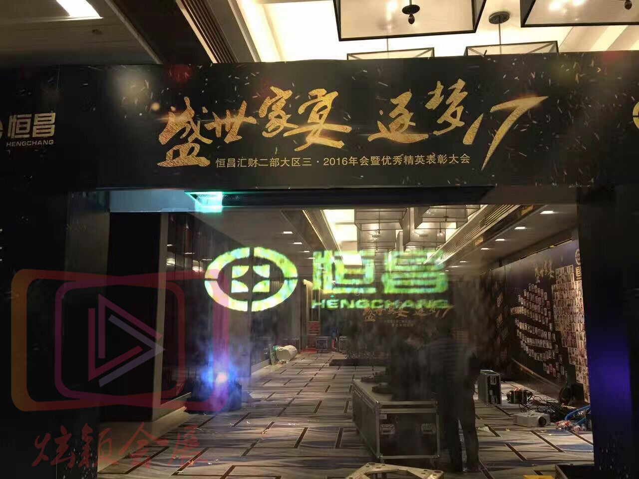 南京霧屏出租水霧投影出租霧屏投影設(shè)備租賃水霧機(jī)出租租賃南京專業(yè)工程投影儀出租