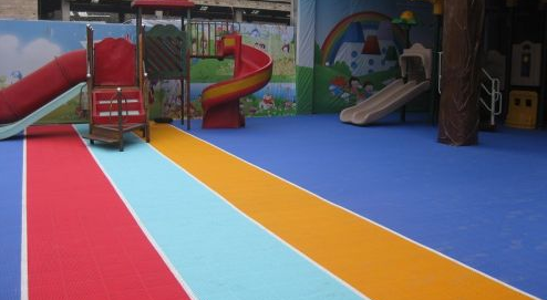 供應(yīng)幼兒園室內(nèi)外塑膠地板、塑膠跑道每平方米價(jià)格