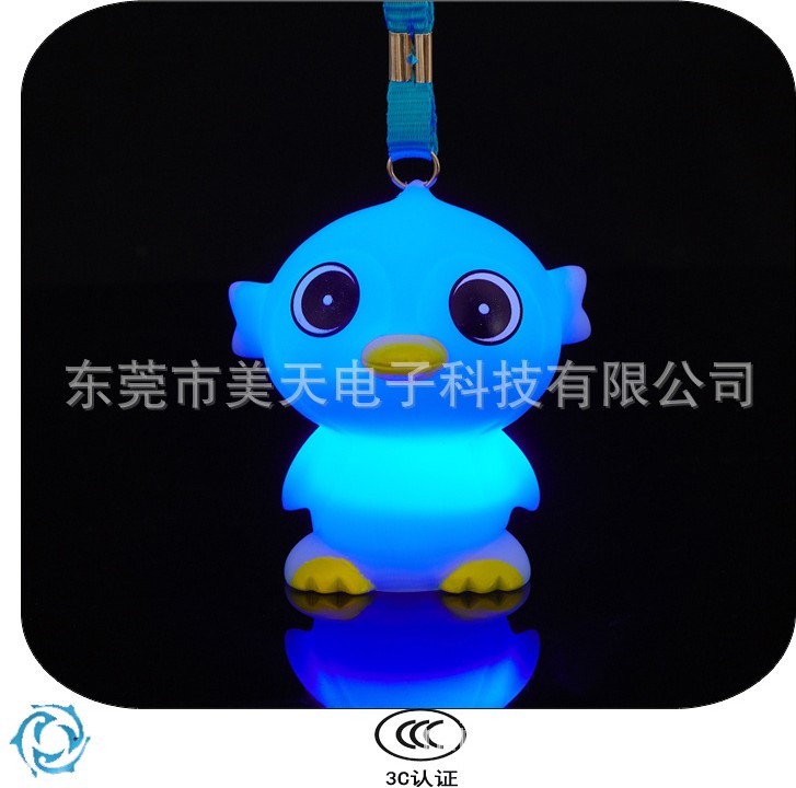 發(fā)光企鵝 可愛(ài)大眼呆萌塑膠企鵝玩具 搪膠掛繩益智發(fā)光玩具