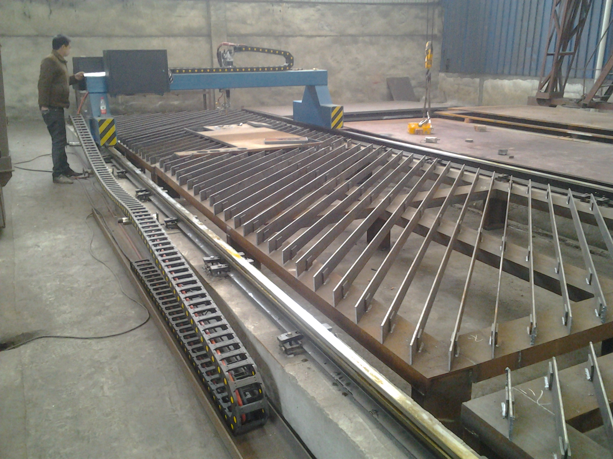 數(shù)控龍門自動(dòng)式等離子，火焰切割機(jī) 新型數(shù)控龍門自動(dòng)式等離子切割機(jī)