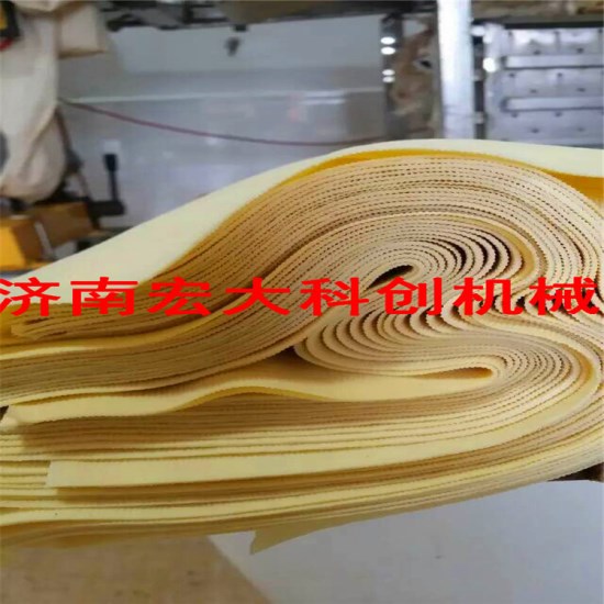 楚雄豆皮千張機(jī)器 豆皮加工設(shè)備 宏大豆皮機(jī)好用嗎