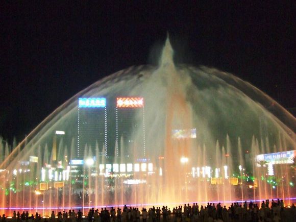 噴泉噴灌設(shè)備 超高噴泉 音樂噴泉制作 大型噴泉施工 噴泉廣場設(shè)計(jì)