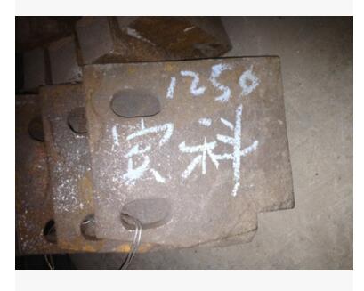 振信廠家批發(fā) 1250擋料板 制砂機(jī)配件耐磨件價(jià)格拋料頭