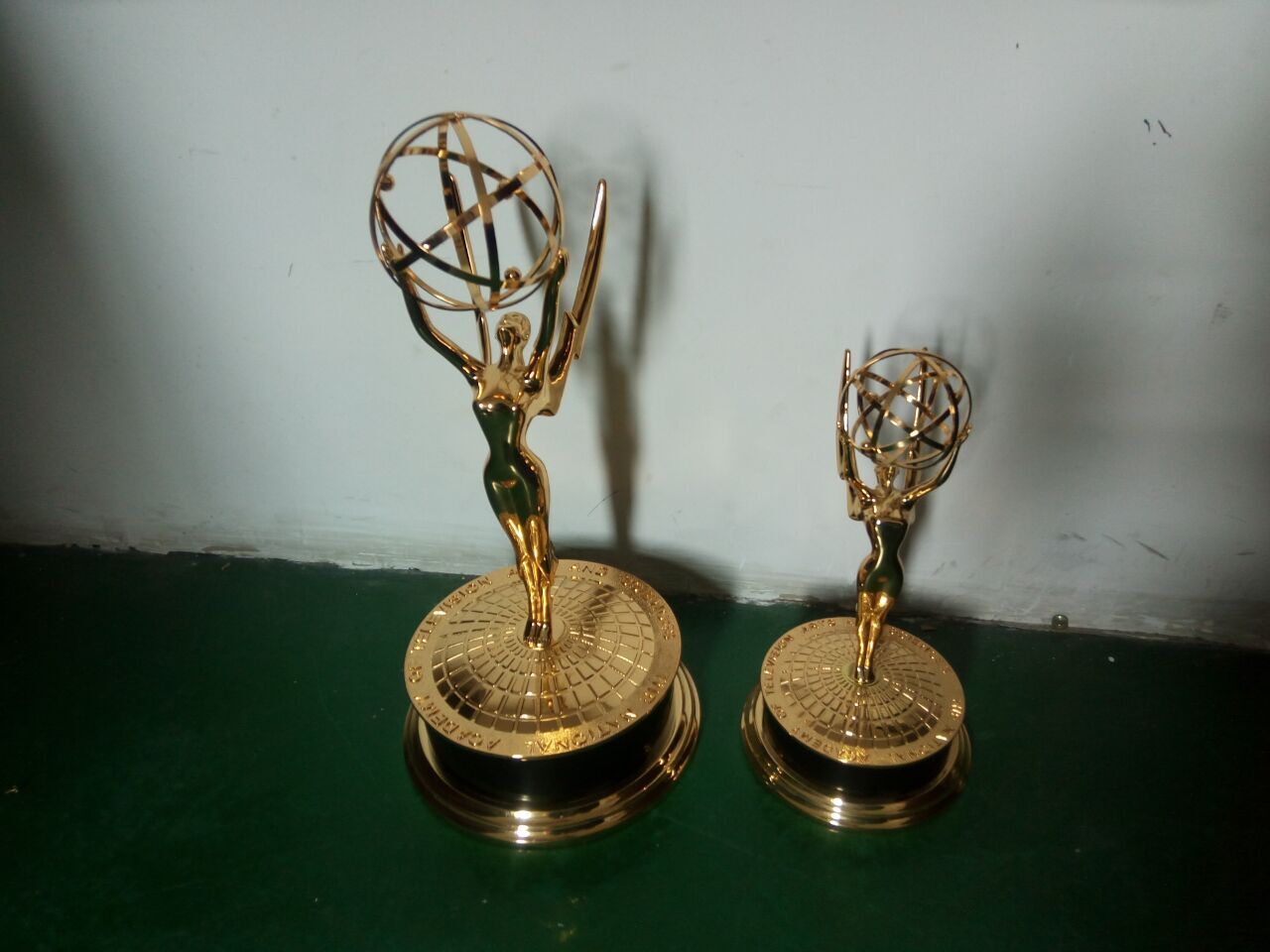 艾美獎(jiǎng)杯批發(fā) 金屬獎(jiǎng)杯定制  廣東獎(jiǎng)杯制造商