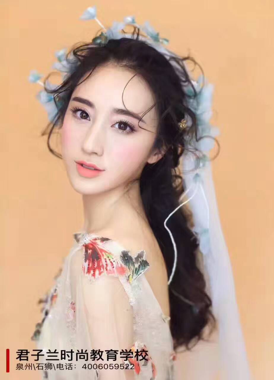 泉州化妝培訓(xùn)學(xué)校推薦君子蘭 泉州君子蘭化妝培訓(xùn)學(xué)校