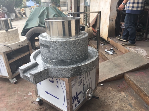 廉江一遍成漿黑芝麻電動(dòng)石磨廠家直銷(xiāo)@石磨腸粉機(jī)價(jià)格大全