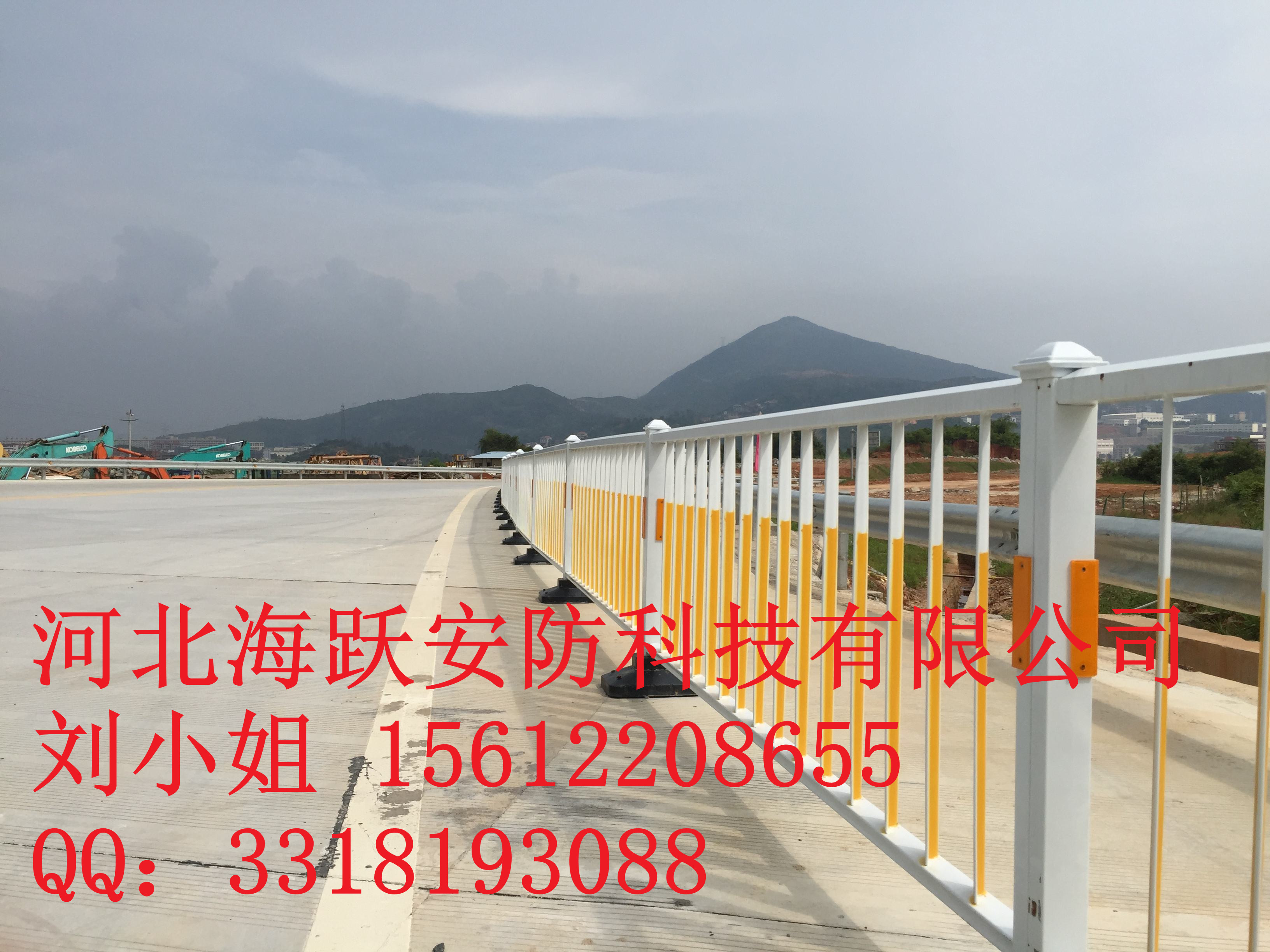 易縣哪里有護(hù)欄賣？路中間的護(hù)欄