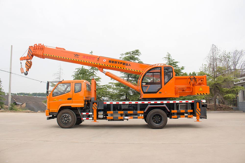 12T吊車 山東小型吊車 汽車底盤 12T吊車山東小型吊車汽車底盤吊 山東小型吊車12T吊車汽車底盤吊