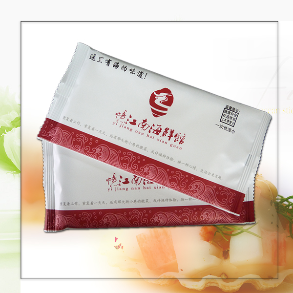 廠家直銷廣告創(chuàng)意搞怪濕巾 套套酒 火鍋店單片裝一次性餐飲濕巾定制