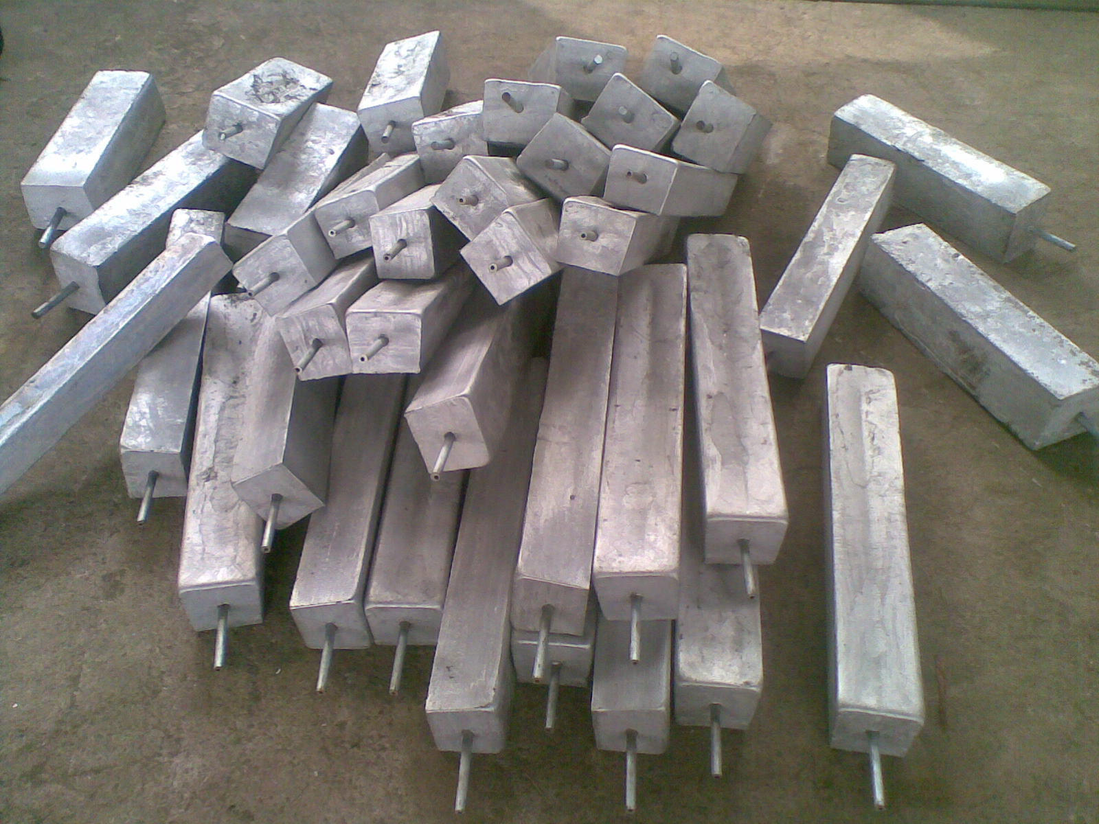 供應(yīng)油建管道鎂陽極天燃?xì)夤艿梨V陽極