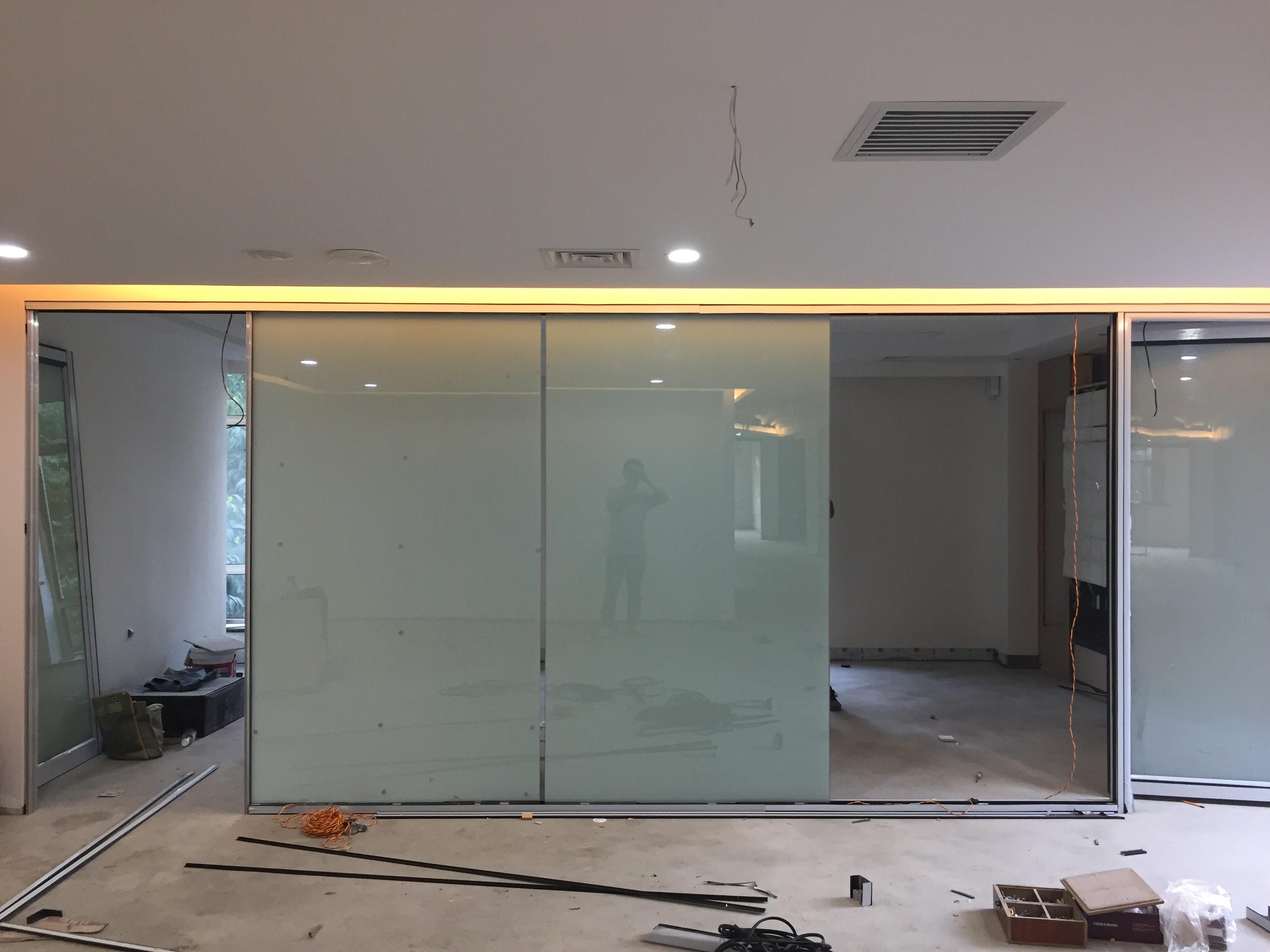 艾蔚特智能調(diào)光玻璃隔斷應(yīng)用案例