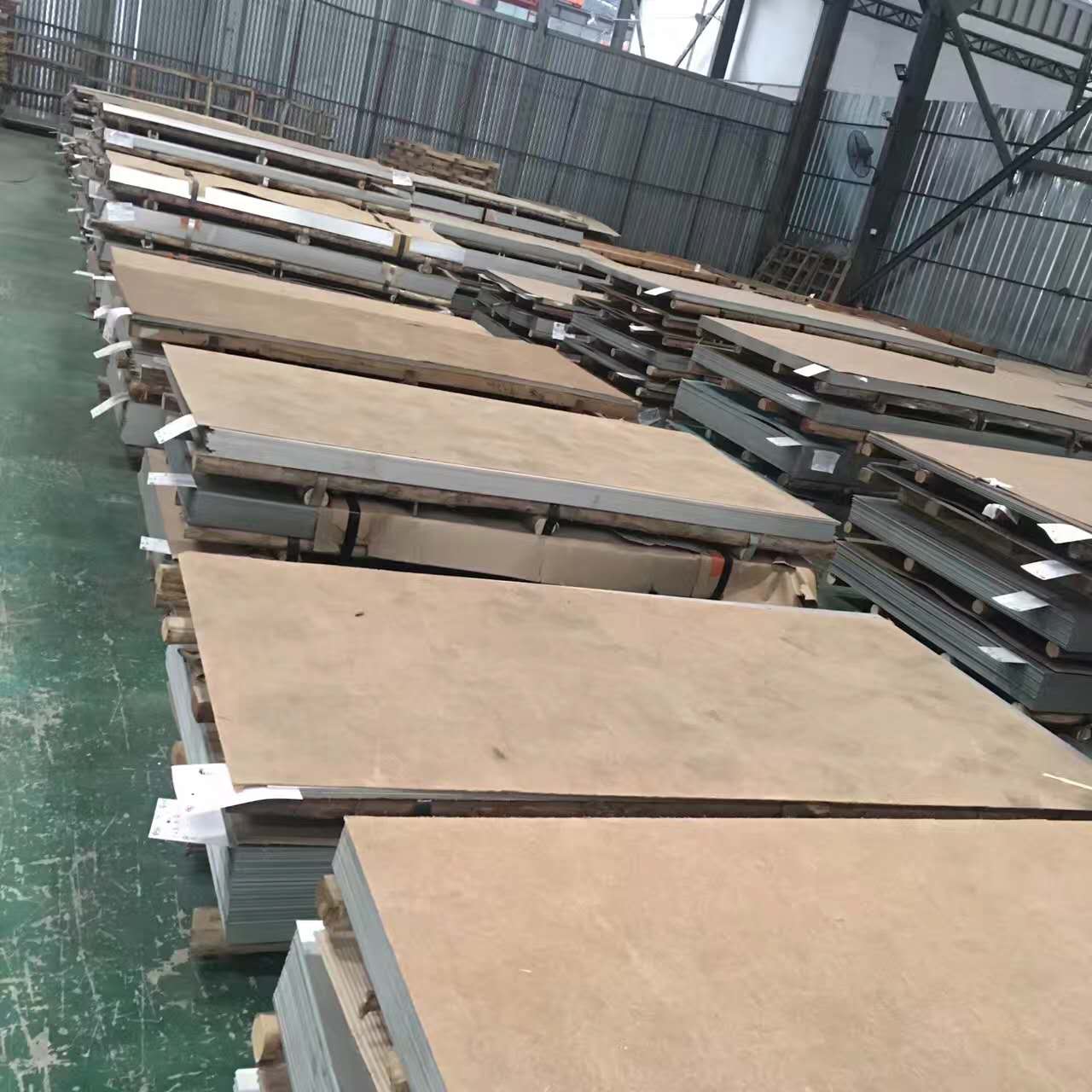 佛山專業(yè)生產(chǎn)不銹鋼板材，304不銹鋼板材