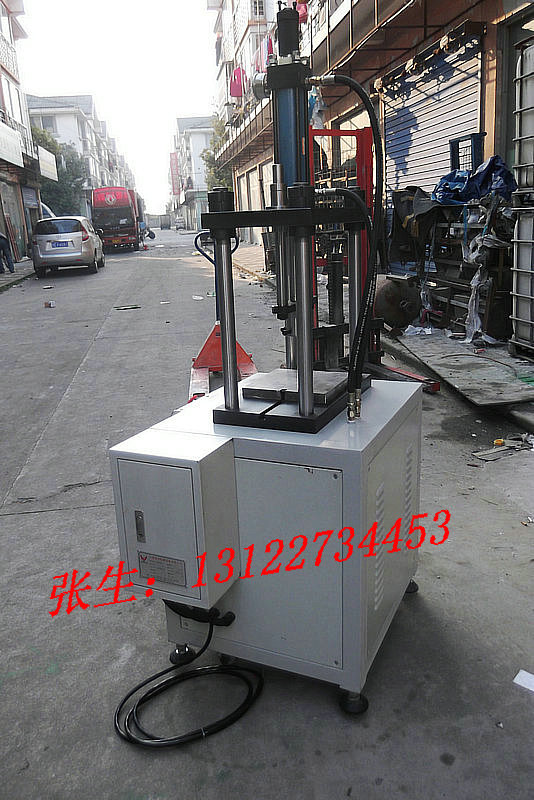 專業(yè)小型油壓機