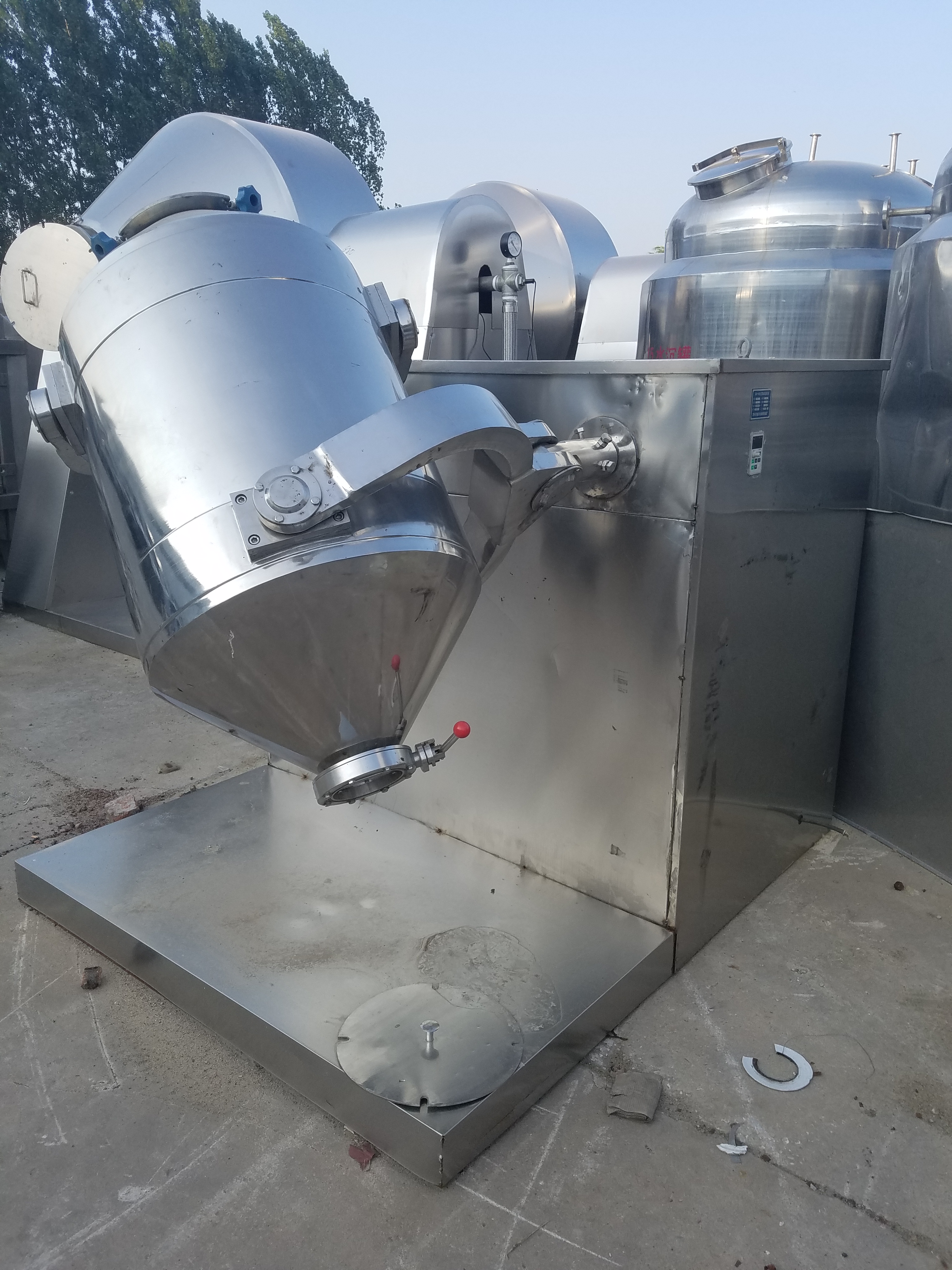 *處理二手多向運(yùn)動(dòng)三維混合機(jī) 二手不銹鋼雙螺桿錐形混合機(jī) 二維混合機(jī) 型號(hào)齊全