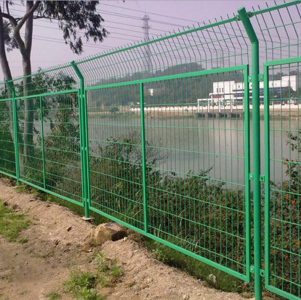 小區(qū)濕地公路防護(hù)鐵絲網(wǎng)可定制