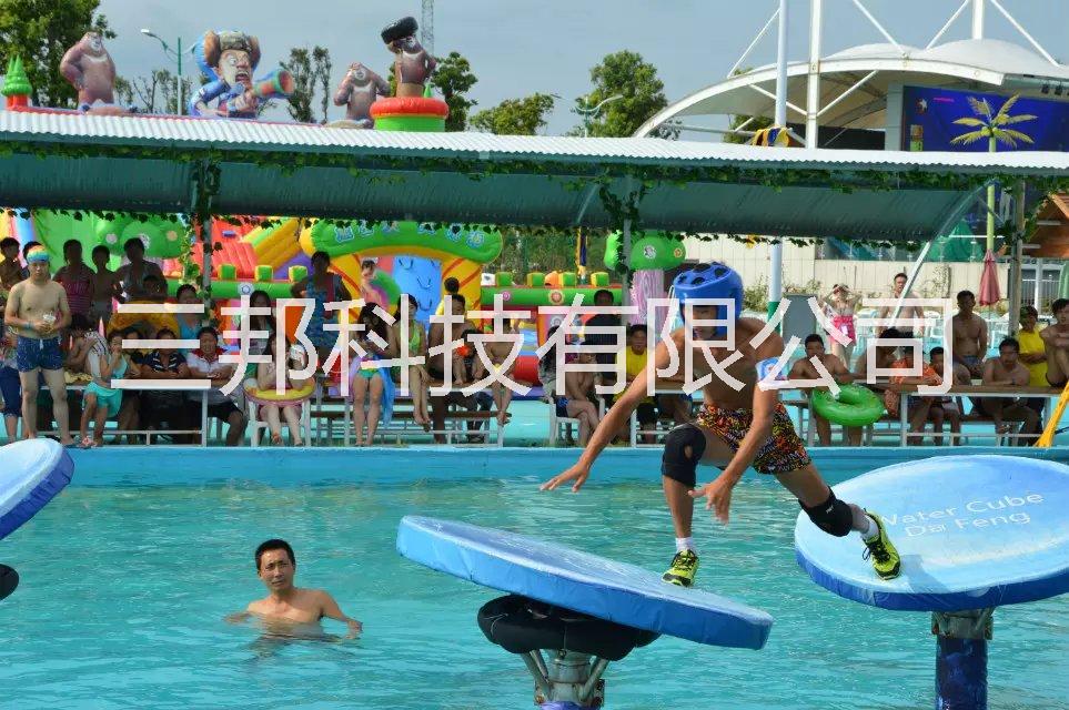 游樂項目必選的水上沖關賽道設備價格合理水上項目