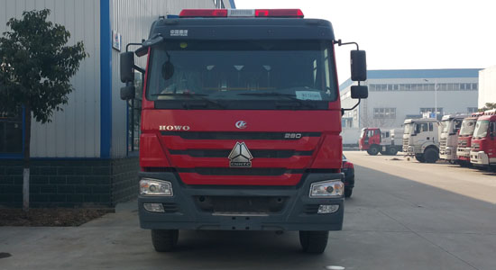 重汽豪沃8噸水罐消防車