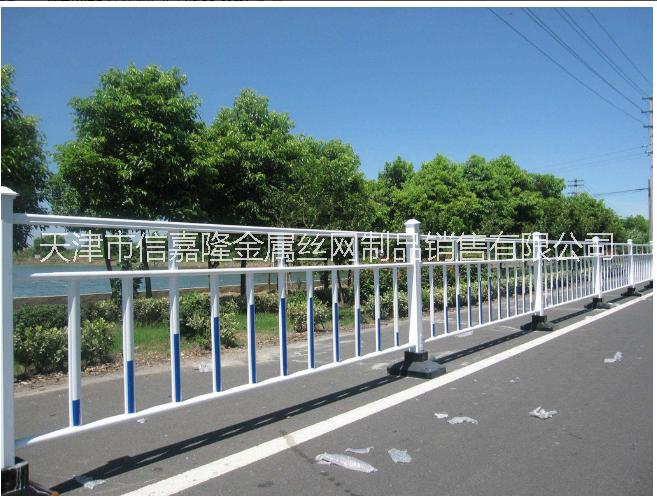 天津公路護(hù)欄道路護(hù)欄批發(fā)供應(yīng)商生產(chǎn)廠家價(jià)格定制  公路護(hù)欄道路護(hù)欄定制價(jià)格