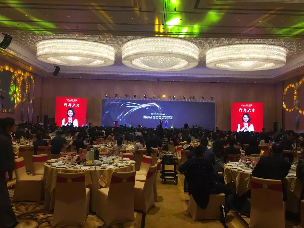 提供專業(yè)演出設(shè)備及慶典用品租賃燈光系列舞臺(tái)音響桁架