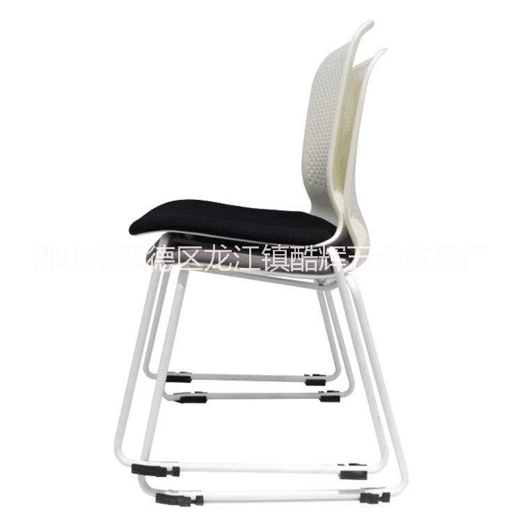 廠家直銷帶寫字板培訓(xùn)椅簡約會(huì)議折疊椅透氣靠背塑膠椅辦公新聞椅