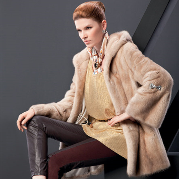 河南哪里有璐語詩羊絨大衣品牌折扣尾貨走份分批發(fā)？