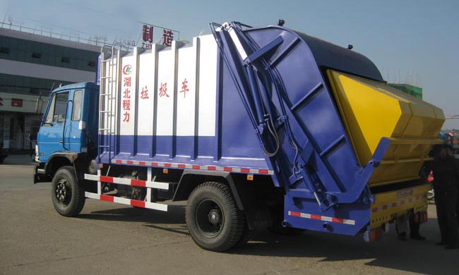 東風145后裝式壓縮垃圾車