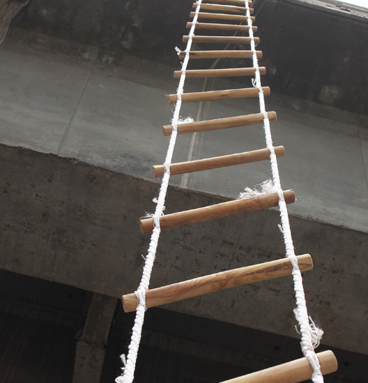 消防軟梯實(shí)木逃生安全繩梯尼龍繩應(yīng)急救生軟梯10米防滑攀爬梯廠家
