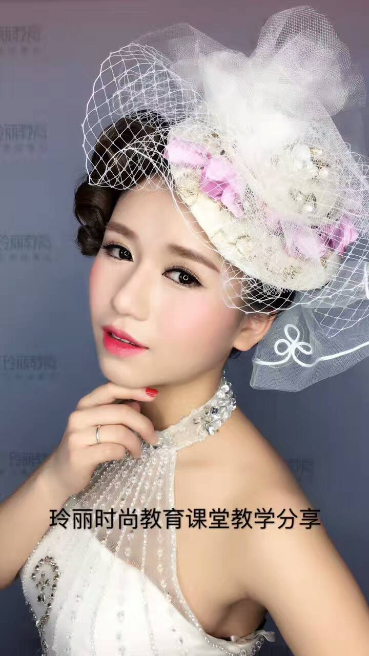 隨州哪里有學(xué)盤發(fā)的培訓(xùn)班 玲麗造型培訓(xùn)學(xué)校 全國連鎖品牌培訓(xùn)學(xué)校