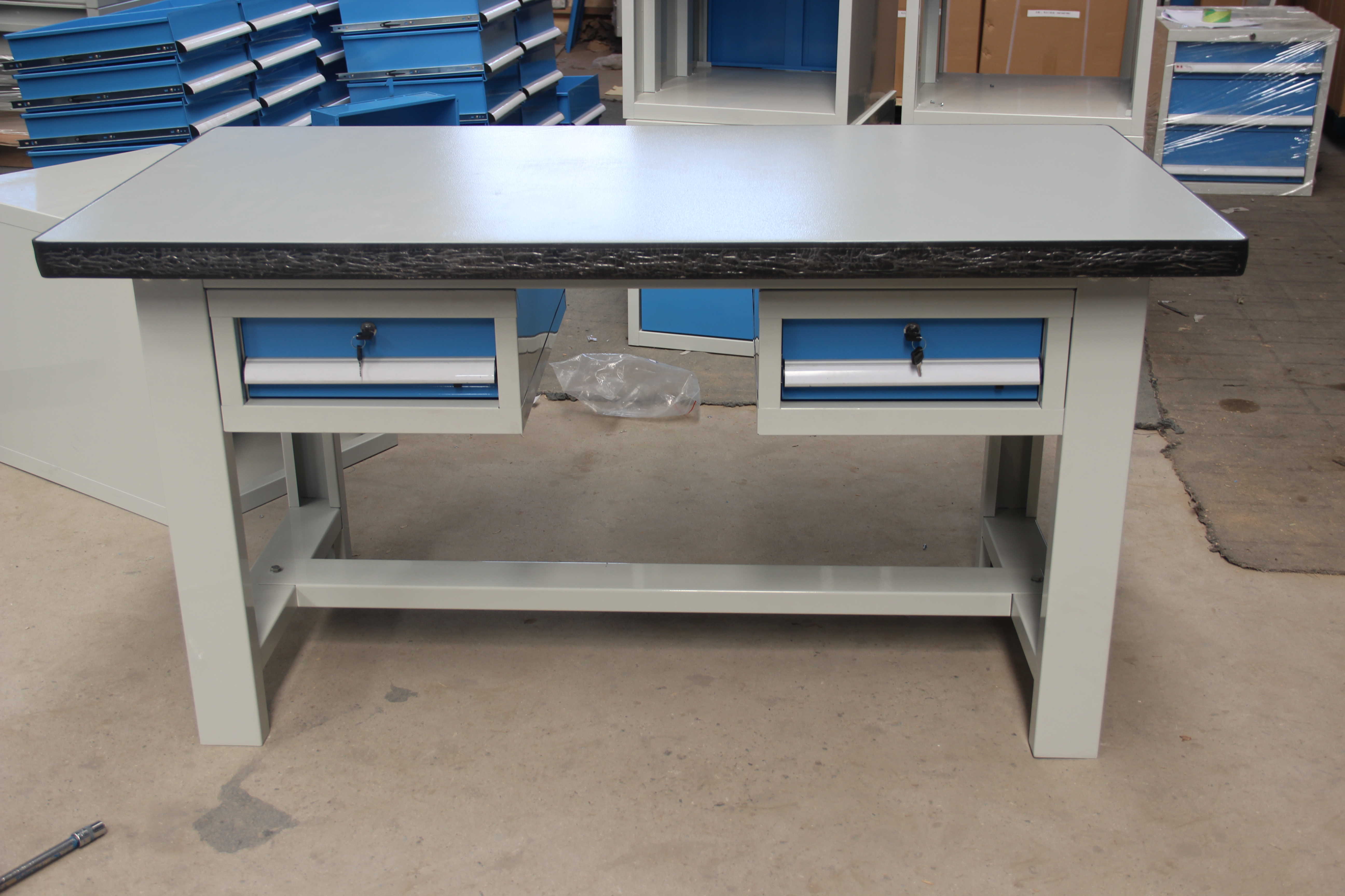 單桌子帶掛板 帶掛板工作臺 北京帶掛板工作臺生產(chǎn)廠家 帶掛板工作