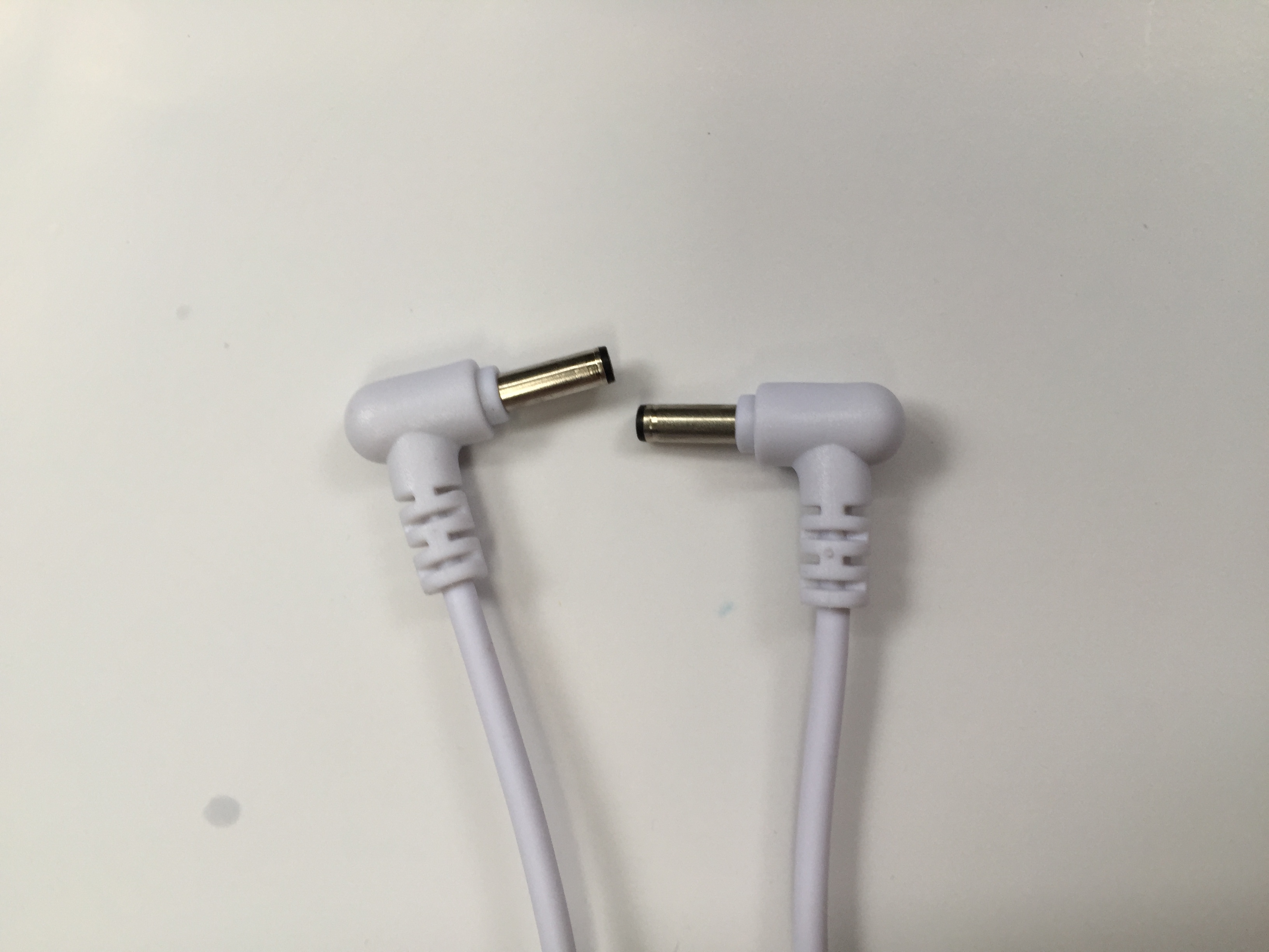 廠家定制白色dc 3.5彎頭充電線1m usb加濕器直流3.5臺(tái)燈電源線OEM