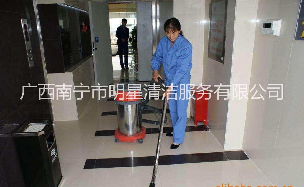 廣西專業(yè)地板保潔公司南寧地板保潔多少錢南寧地板保潔怎么收費(fèi)