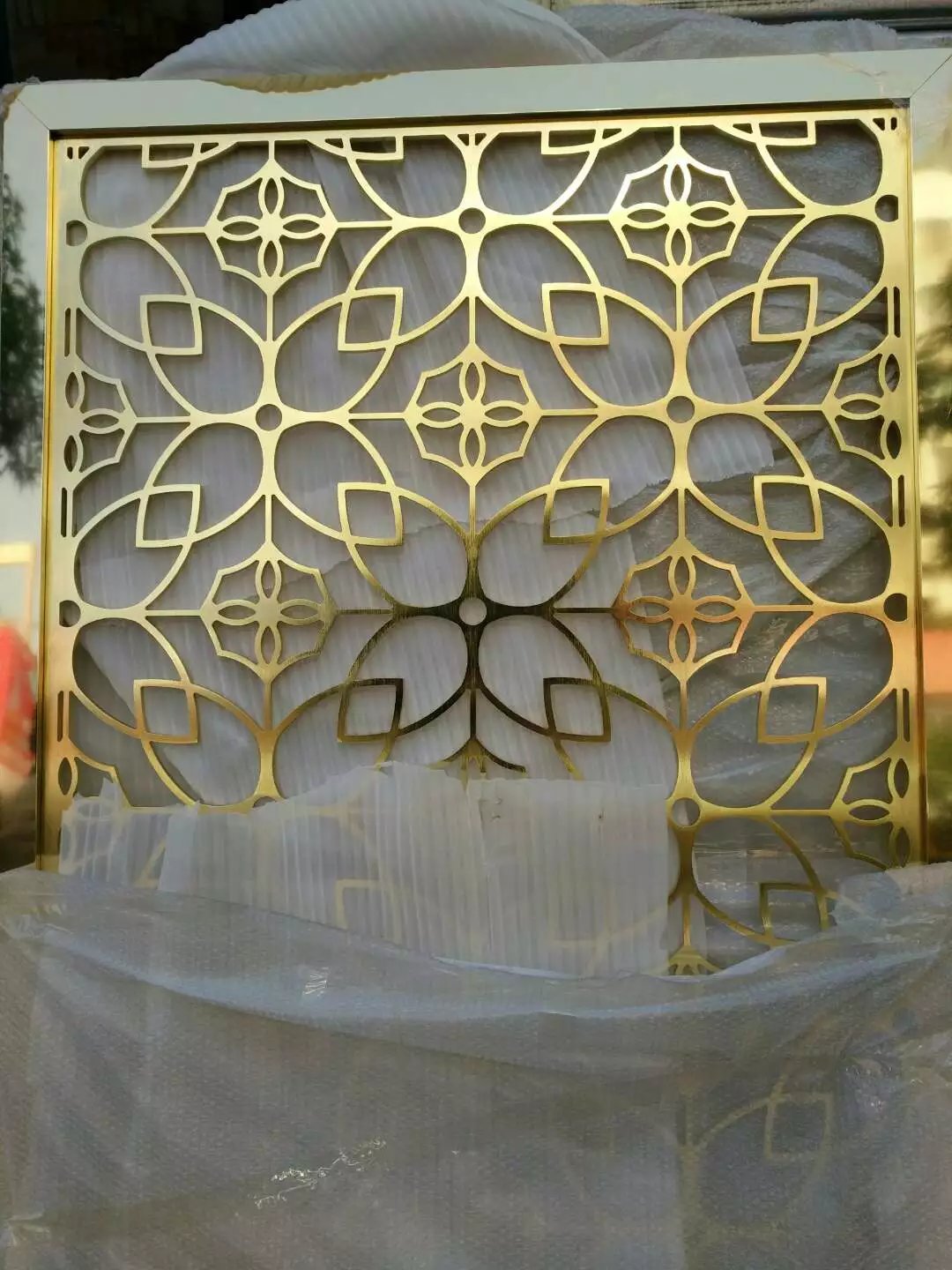 蘇州*酒店不銹鋼屏風(fēng)裝飾造型——佛山市寶創(chuàng)麗金屬制品專業(yè)生產(chǎn)高端不銹鋼屏風(fēng)