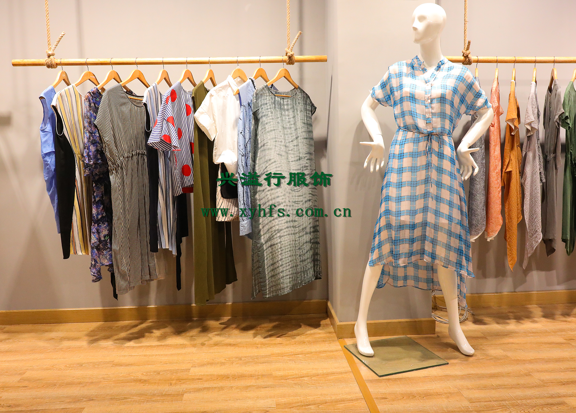 原創(chuàng)設(shè)計(jì)師品牌撿子2017春夏，女裝庫存折扣批發(fā)