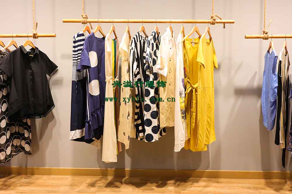 原創(chuàng)設(shè)計(jì)師品牌撿子2017春夏，女裝庫存折扣批發(fā)