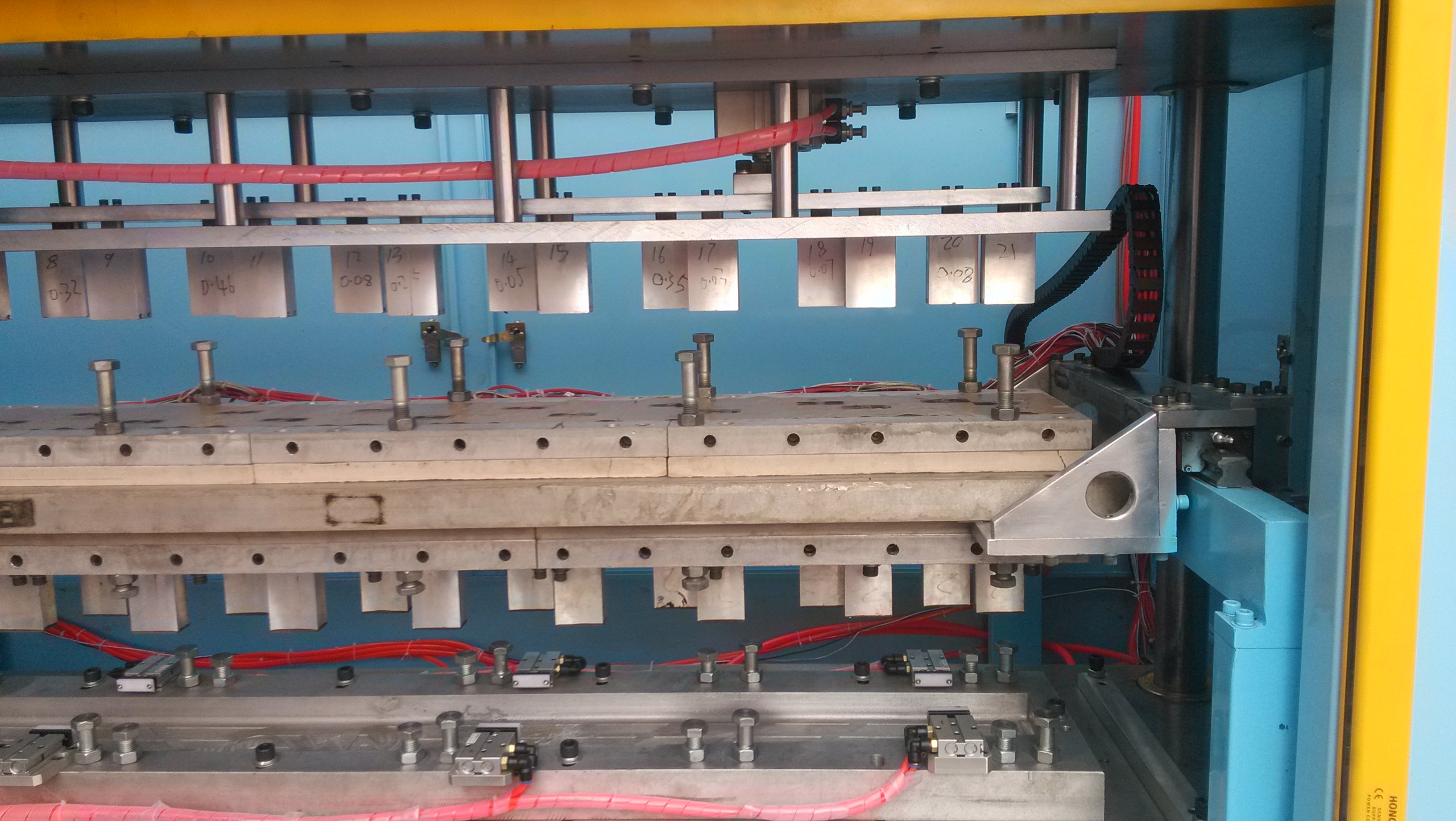 深圳熱板式塑料焊接機(jī)｜蒸汽熨斗熱板機(jī)｜塑料對(duì)焊熱板機(jī)設(shè)備