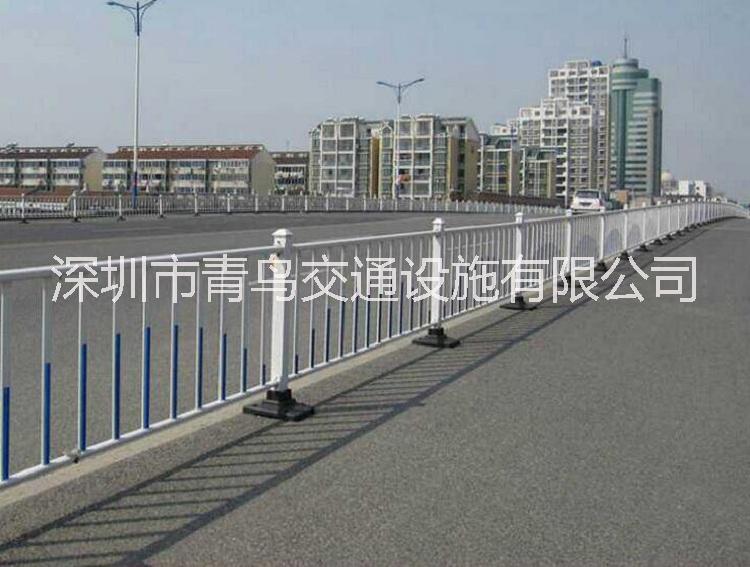 市政護(hù)欄_海量現(xiàn)貨_深圳青鳥專業(yè)報(bào)價(jià)15920090210