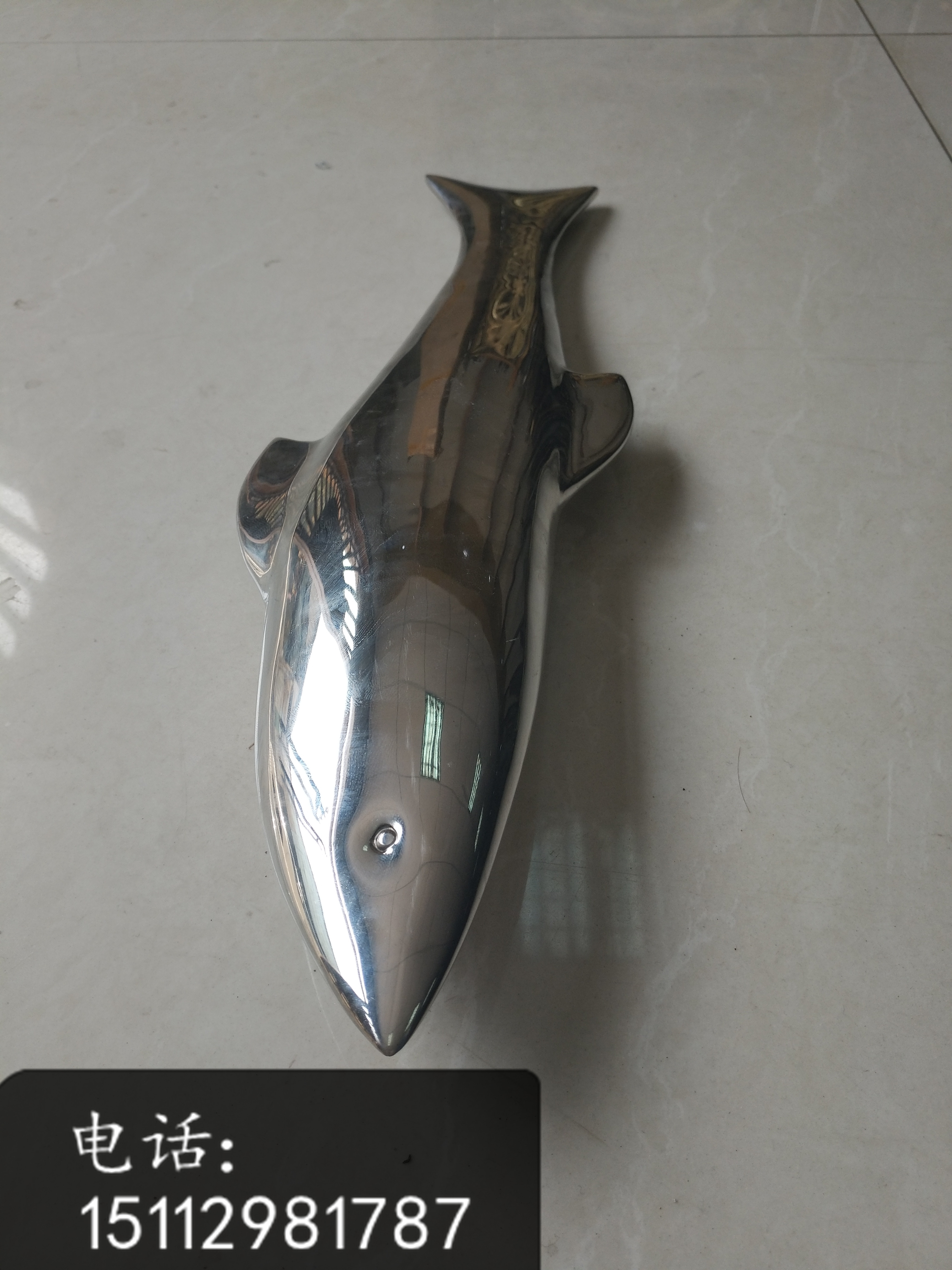 鏡面不銹鋼魚、室內(nèi)金屬工藝品手機實拍效果圖