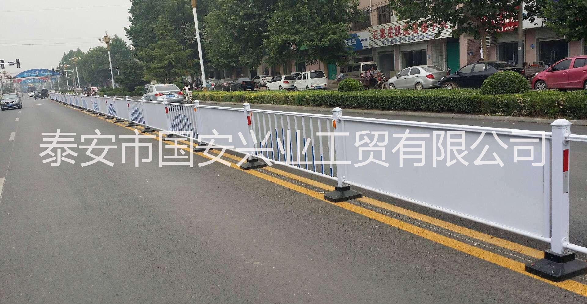 道路護(hù)欄 山東道路護(hù)欄 道路護(hù)欄施工方案 道路護(hù)欄生產(chǎn)廠家 道路護(hù)欄作用