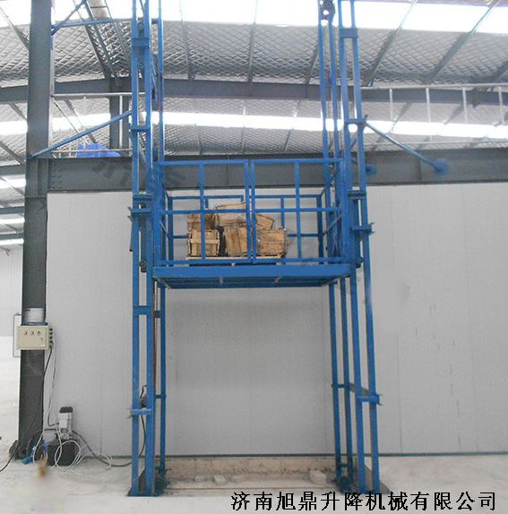 樓層升降機自行直臂式升降機 樓層升降機自行直臂式升降機，